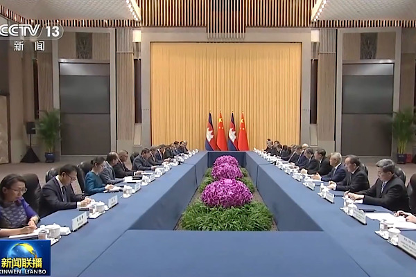 Xi, Kamboçya Başbakanı ile görüştü<