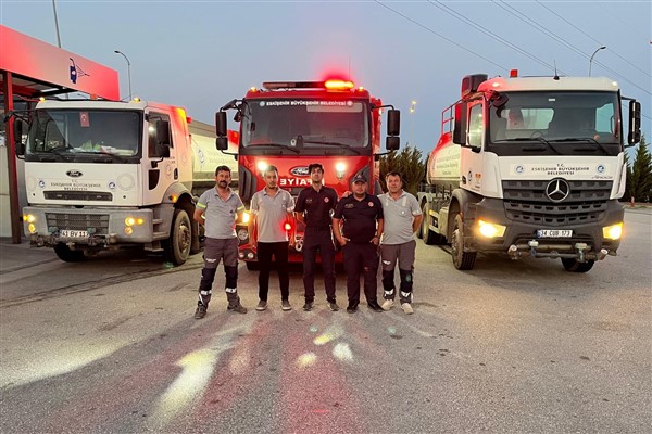 Eskişehir ekipleri, orman yangınlarıyla mücadelede desteğini sürdürüyor<