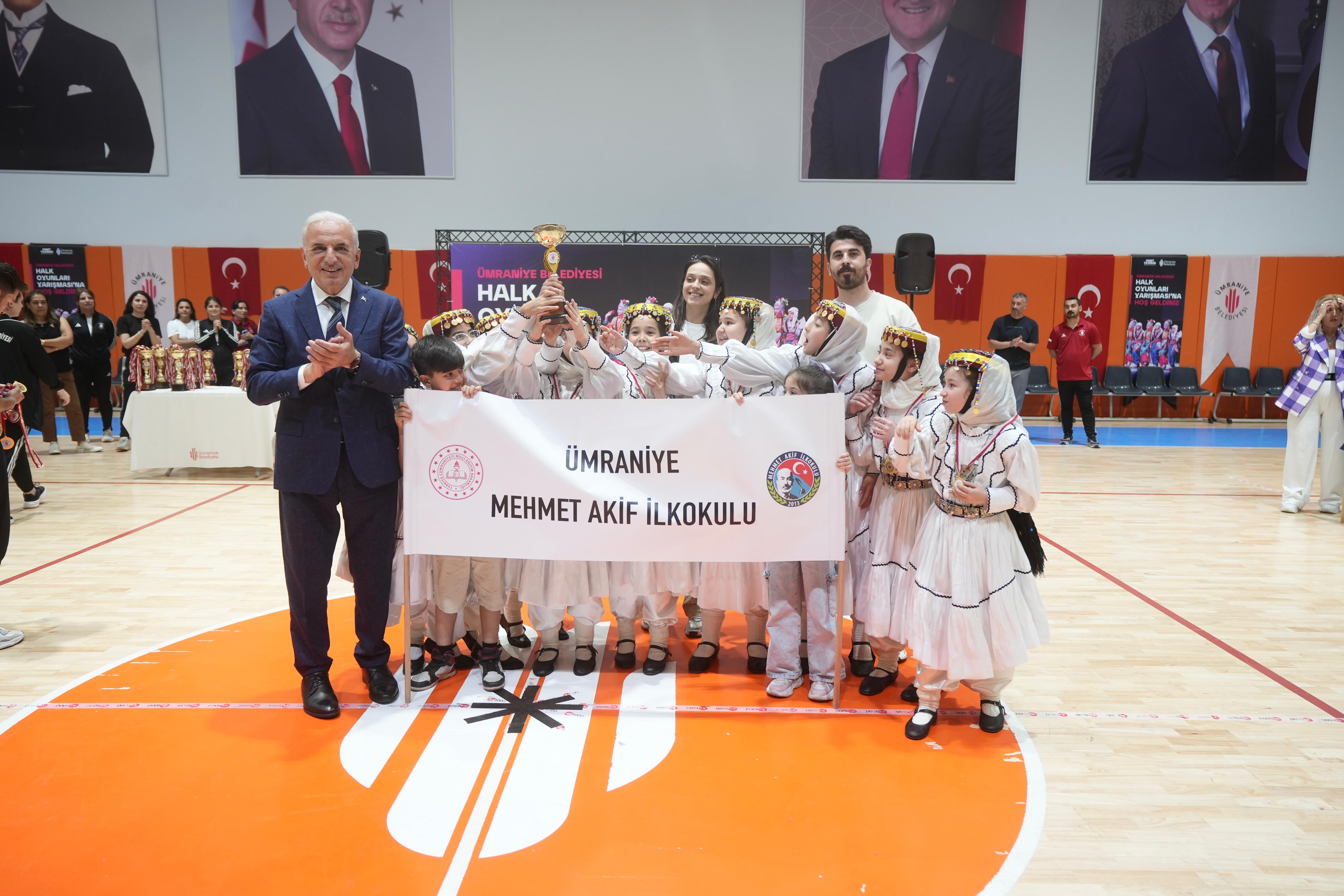Ümraniye Belediyesi'nden Halk Oyunları Yarışması
