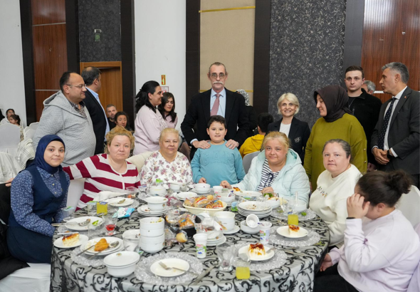 Başkan Beşikcioğlu, özel gereksinimli vatandaşlarla iftarda buluştu<
