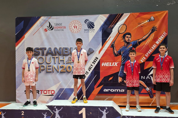 Bursa Büyükşehir Belediyesporlu badmintonculardan İstanbul'da 6 madalya<