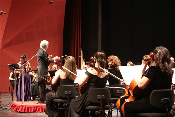 Eskişehir Büyükşehir Belediyesi Senfoni Orkestrası konser gerçekleştirdi