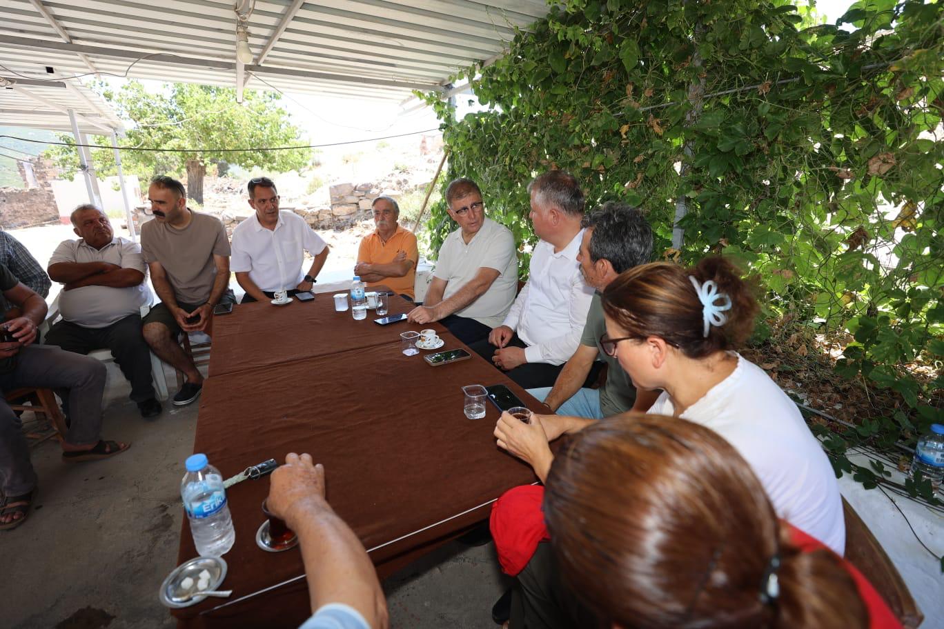 Başkan Tugay, yangın bölgelerini ziyaret etmeyi sürdürüyor<