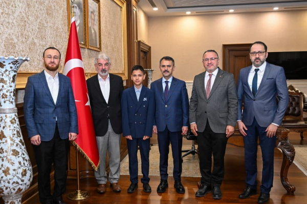 Hafızlık Türkiye birincisi Abdullah Türkben, Vali İlhami Aktaş’ı ziyaret etti<