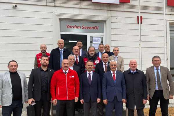 Vali Aktaş’tan Türk Kızılay Gebze Şubesi’ne ziyaret<