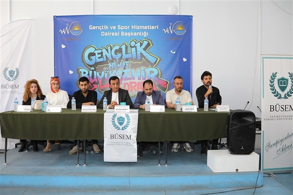 Van Büyükşehir'den öğrencilere 