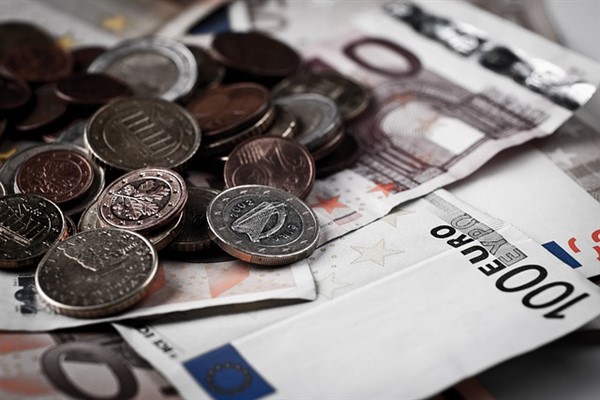İnfo Yatırım:  EURUSD Paritesi yeni haftanın ilk işlem gününe sakin bir başlangıç yaptı<