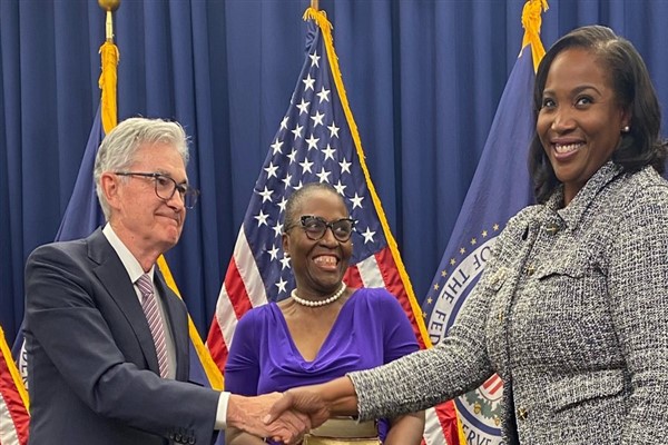 Lisa Cook'un, Trump'ın kendisine  açtığı dava sırasında görevinde kalabilecek<