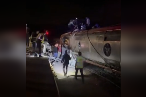 İspanya'nın güneyinde iki trenin raydan çıkması sonucu en az 21 kişi hayatını kaybetti<