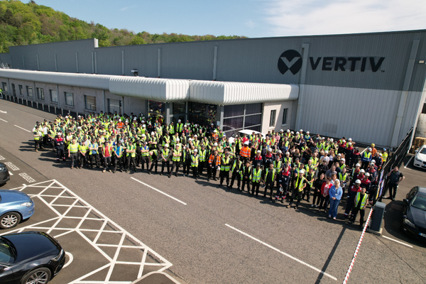 Vertiv, İrlanda Ve Kuzey Batı'da Tesislerini Genişletiyor, İstihdam Yaratıyor<