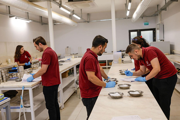Karşıyaka'nın zemin verileri Egeşehir Laboratuvarı'nda analiz ediliyor
