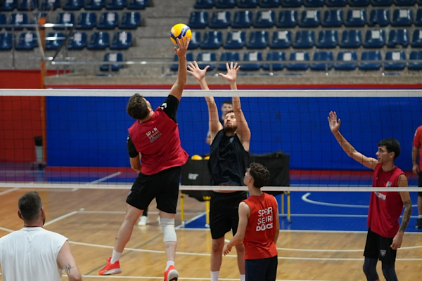 Düzce Belediyesi Spor Akademisi Erkek Voleybol Takımı yeni sezona hazırlanıyor<