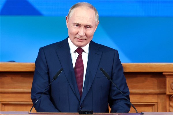 Putin, Kırgızistan Cumhurbaşkanı Caparov ile telefonda görüştü <