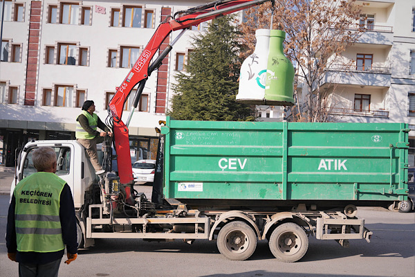 Keçiören’de atıklar toplanarak geri dönüşüme kazandırılıyor