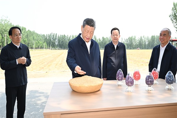Xi, Shandong’daki köylerde incelemelerde bulundu<