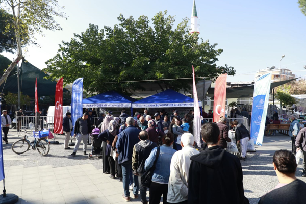 İncirliova ilçesinde fide dağıtımı gerçekleştirildi<