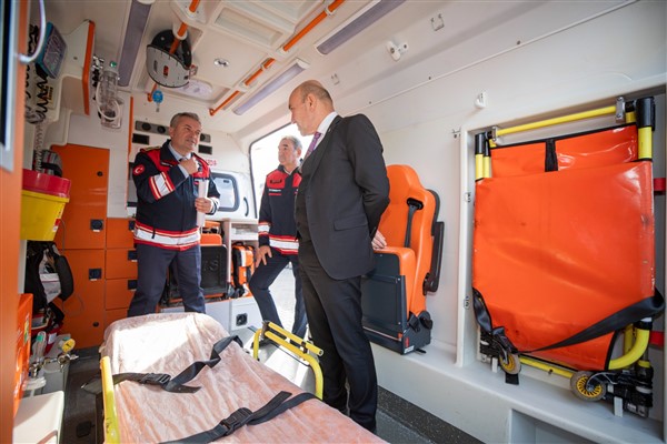 İzmir'de 112 Acil Kurtarma Sağlık ambulans sistemi hayata geçirildi