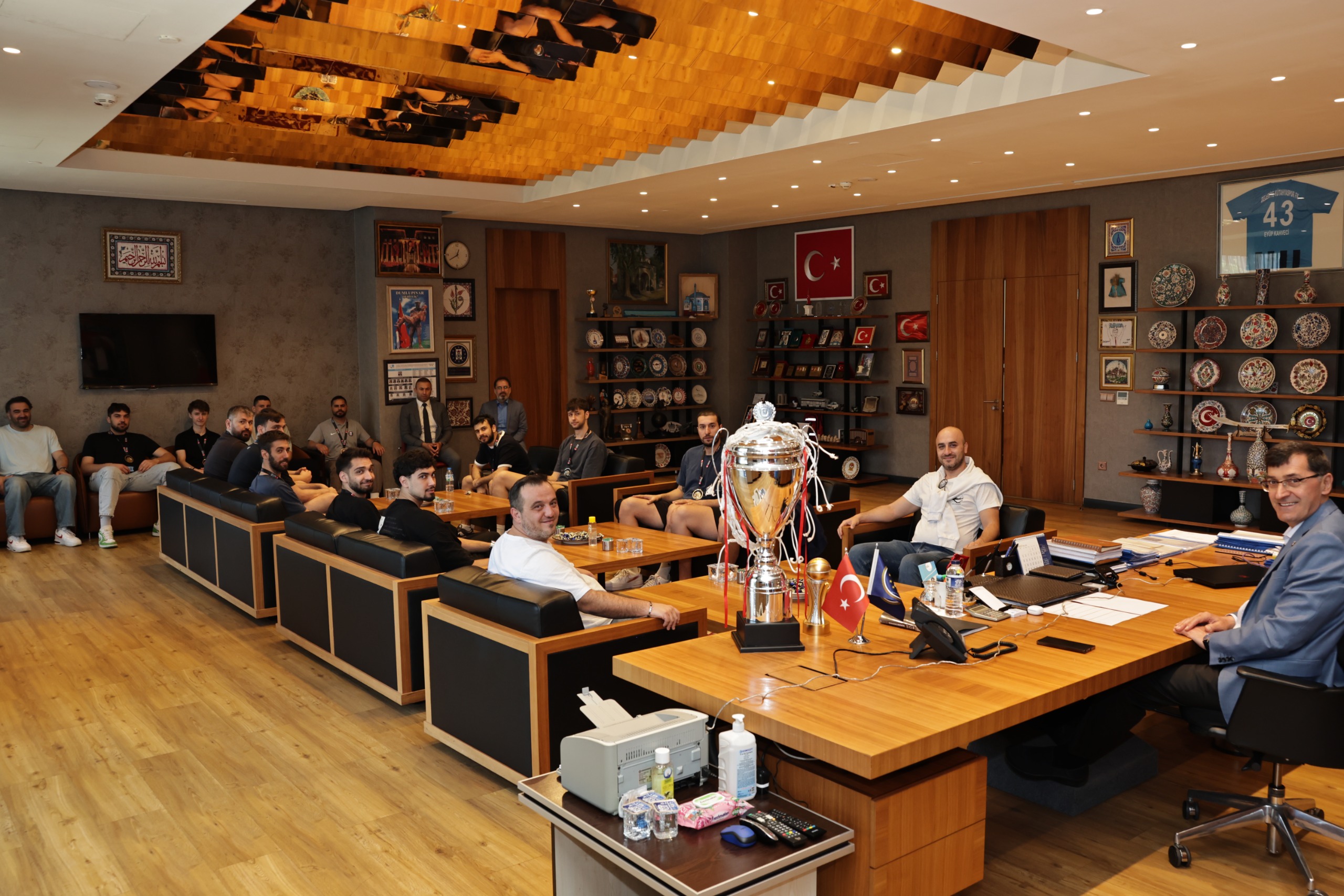 Başkan Kahveci, Kütahya Belediyespor Erkek Basketbol Takımını ağırladı<