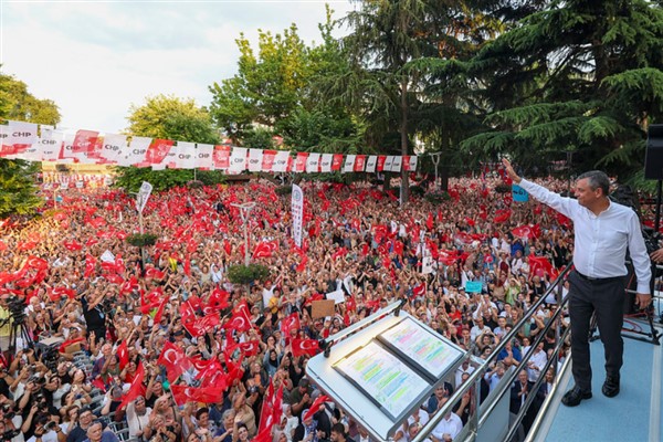 CHP Genel Başkanı Özel, Trabzon'da ‘Millet İradesine Sahip Çıkıyor’ mitingine katıldı