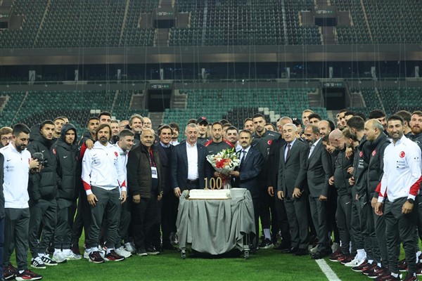 Vali Aktaş, Kocaeli’ye gelen A Milli Futbol Takımı..