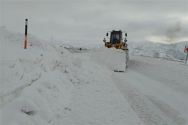 Kayseri Büyükşehir, kırsal kesimlerdeki 107 mahallenin yolunu ulaşıma açtı