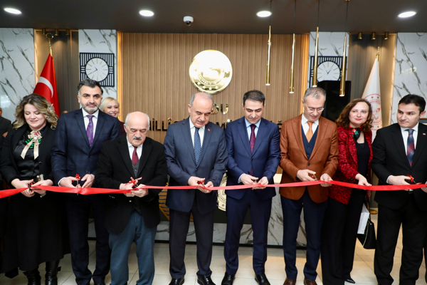 Vali Erol, “Sanatın Diliyle Değerlerimiz” temalı serginin açılışına katıldı<