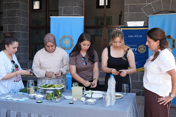 Diyarbakır Gastronomi Günleri lakto-fermente turşu atölyesiyle başladı<