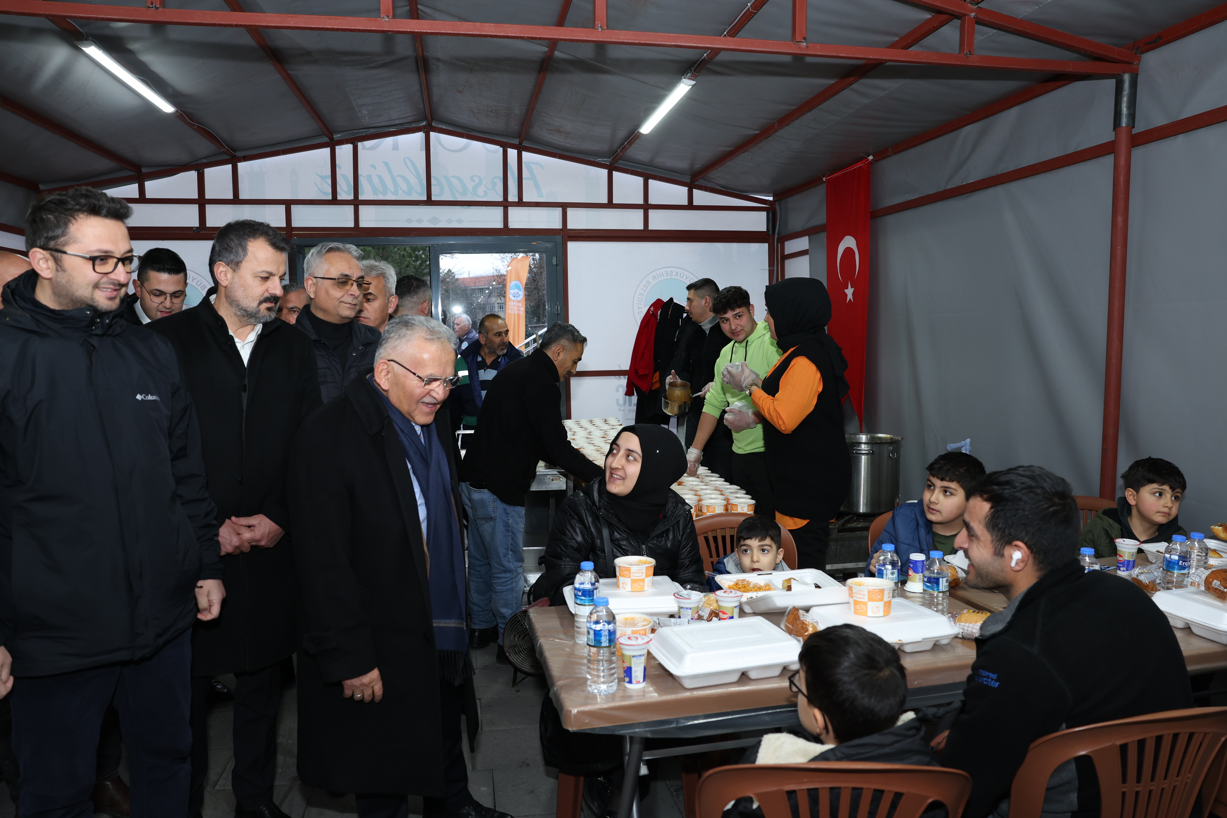 Başkan Büyükkılıç'tan iftar çadırına ziyaret<