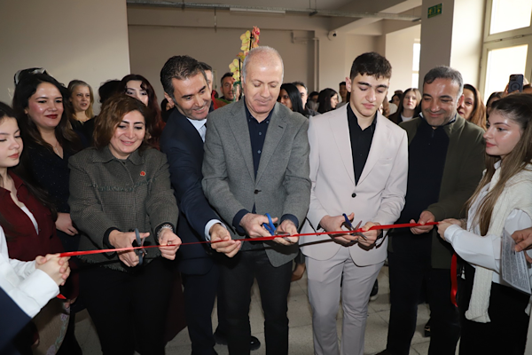 Bursa’da genç tasarımcılardan “Aura” sergisi<