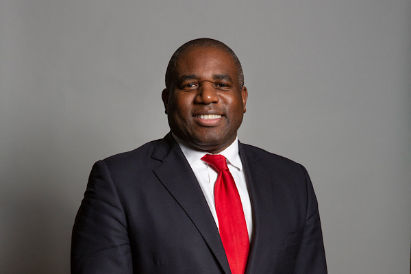 Lammy’den Starmer’a övgü: Büyük övgüyü hak ediyor<
