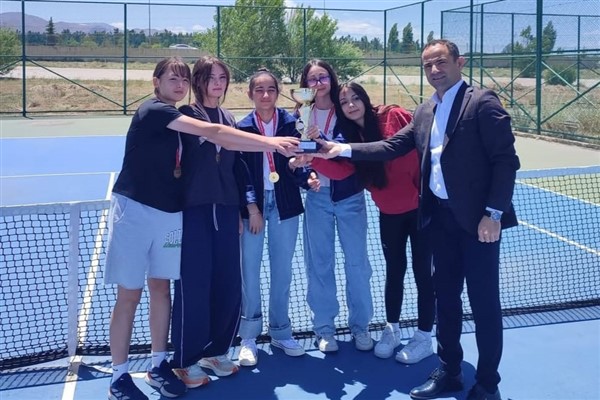 Erzurum’da U18 Tenis İl Birinciliği Müsabakaları tamamlandı<