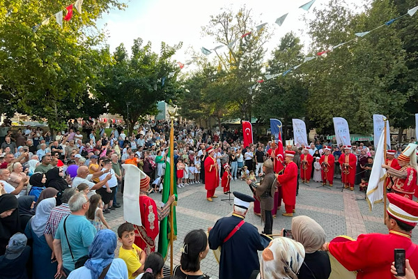  Bursa’da fetih ruhu mehter konserleriyle yaşatılıyor<