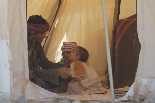 Yemen’in Marib kentindeki kamplarda soğuk hava etkili oluyor<