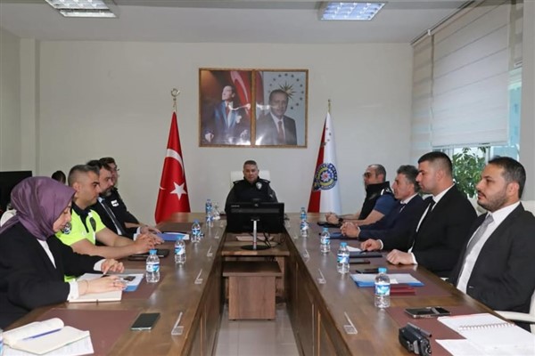 Ardahan Emniyet Müdürlüğü’nde değerlendirme toplantısı