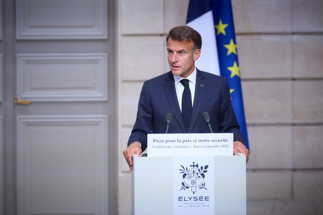 Macron: Orta Doğu'da barışa doğru geri dönülmez bir yol çiziyoruz.<