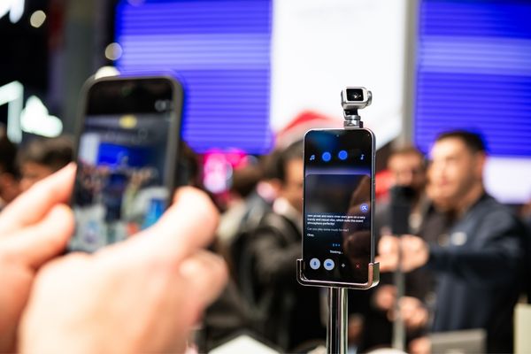 HONOR, sinematik çekim ve yapay zekaya beden kazandırdı: Robot Phone<