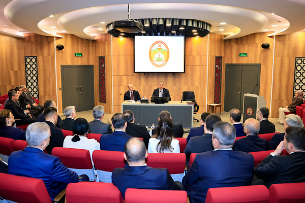 Adana’da sahipsiz hayvanlar için kurul toplantısı yapıldı<
