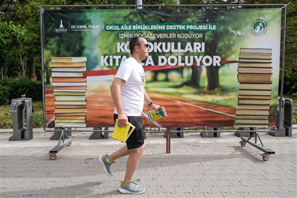 Doğaseverler köy okulları için koştu<