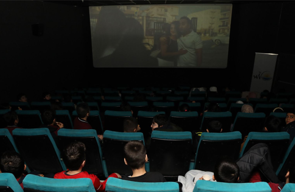 Van Büyükşehir Belediyesi’nden özel gereksinimli bireylere sinema etkinliği<