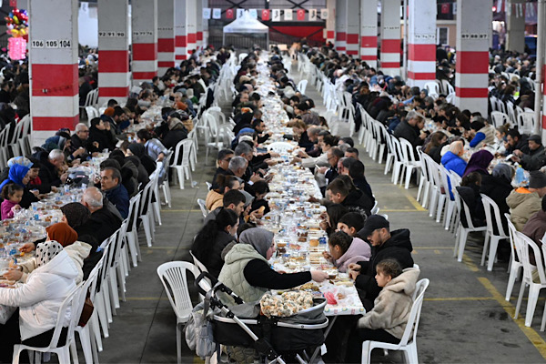 Soma’da toplu iftar programı düzenlendi<