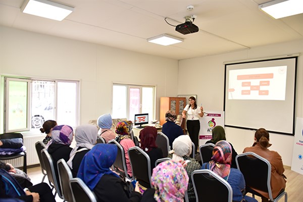 Tuzlalı kadınlara ‘Kadının Toplumdaki Yeri ve Şiddet Türleri’ semineri düzenlendi