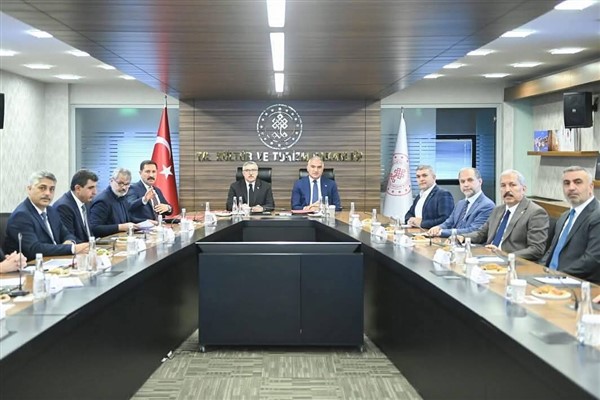 Hatay heyetinden Bakan Ersoy'a ziyaret