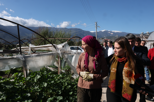 Başkan Vekili Özdemir'den çiftçilere geçmiş olsun ziyareti<