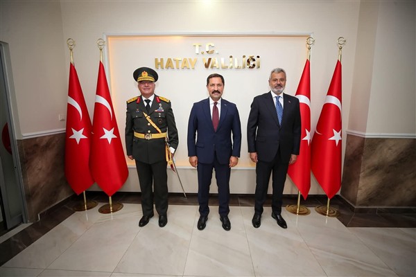 Hatay Valisi Masatlı, bayram tebriklerini kabul etti <