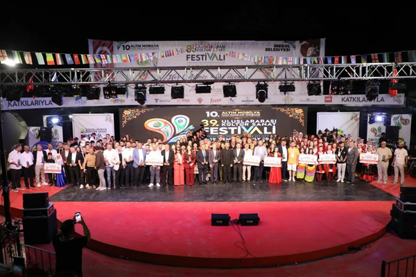 İnegöl Kültür Sanat Festivali’nde halk dansları gösterileri sürdü<
