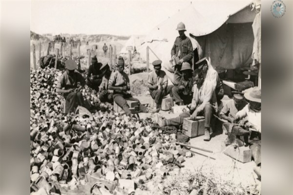 Gelibolu'da siperler arasında paylaşılan insanlık<