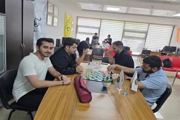 Dicle Üniversitesi'nden görme engelli öğrencilere satranç eğitimi