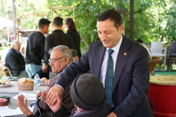 Kars Belediyesi, yaşlılarla kahvaltıda buluştu<