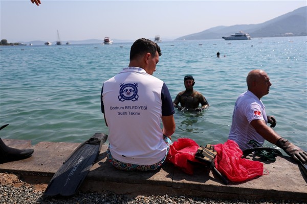 Torba’da deniz dibi temizliği yapıldı