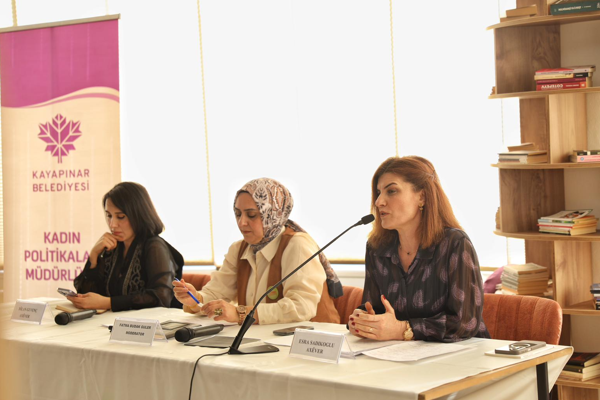 Kayapınar’da 'Dil Mücadelesi ve Kadınların Rolü' paneli düzenlendi<